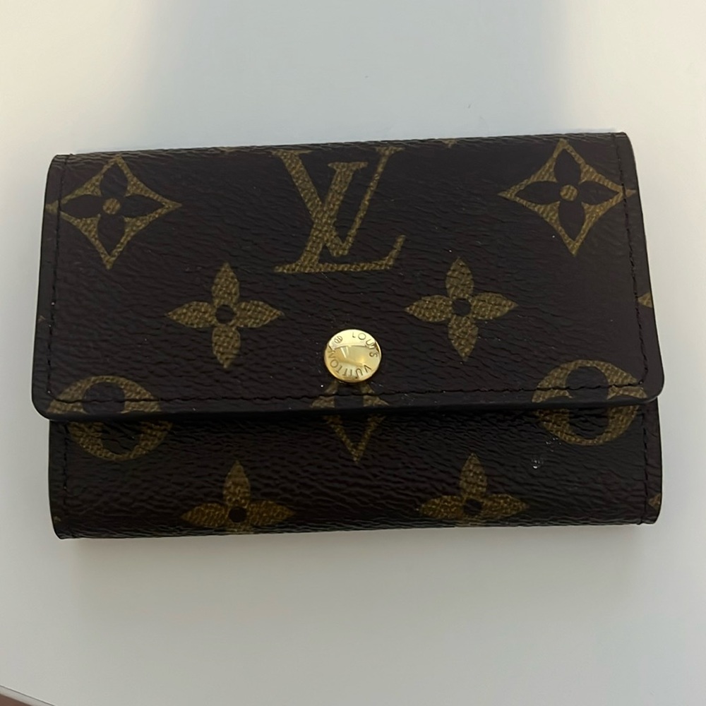 Louis Vuitton 6 key holder